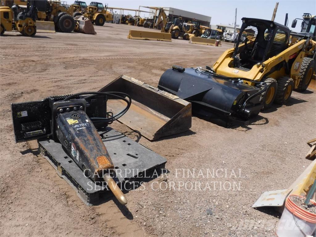 CAT 262D3 Mini Pale Gommate