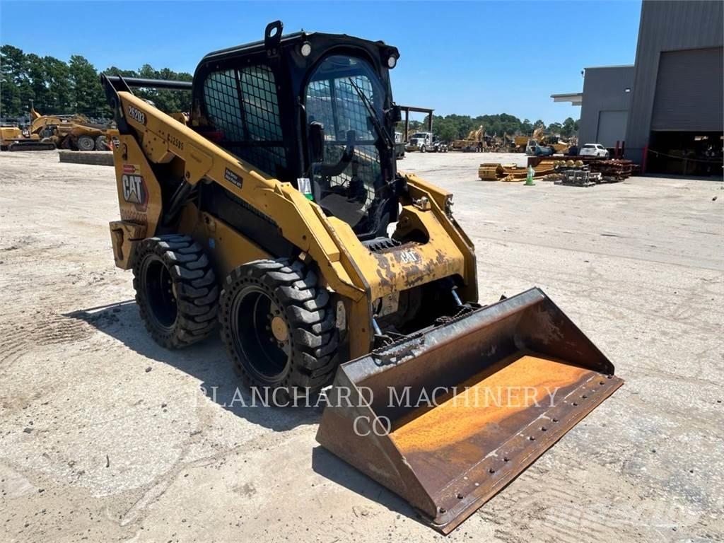 CAT 262D3 Mini Pale Gommate