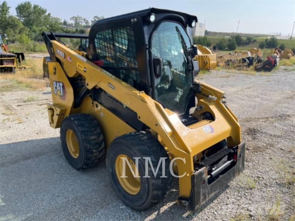 CAT 262D3 Mini Pale Gommate