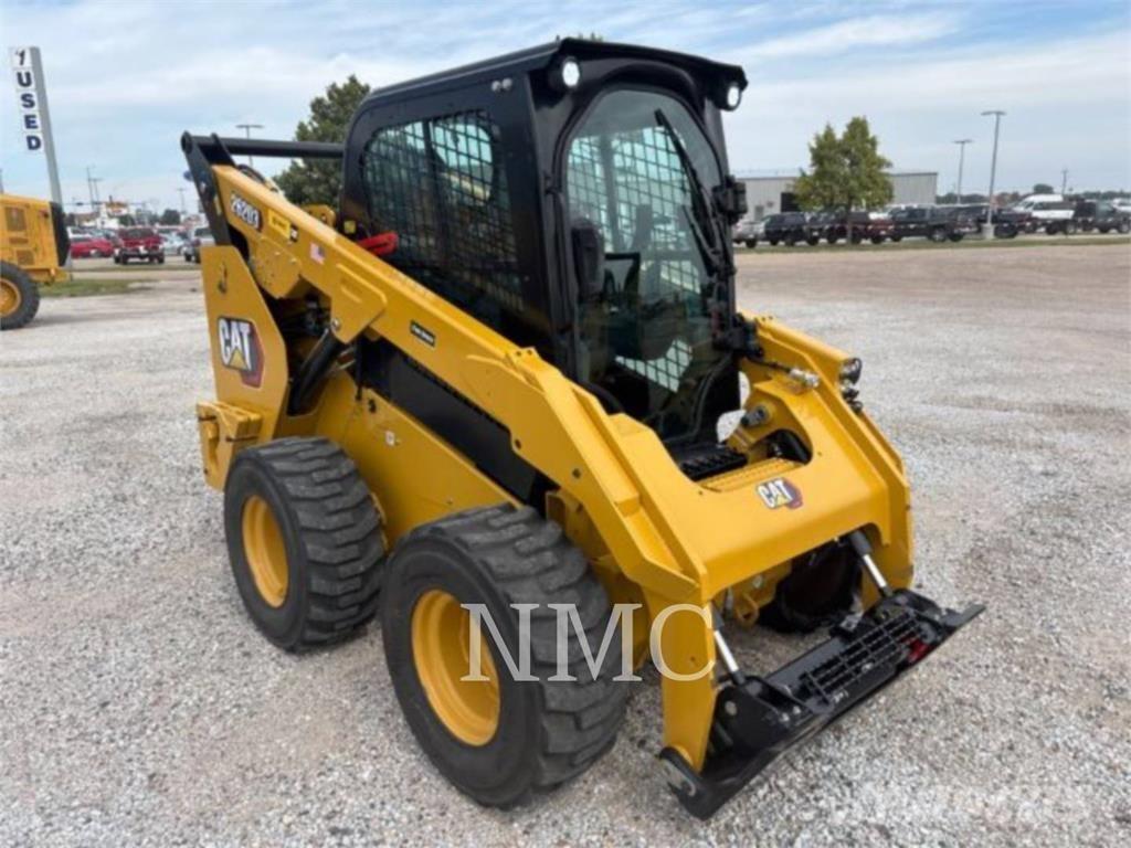 CAT 262D3 Mini Pale Gommate