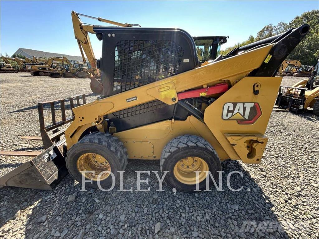 CAT 262D3 Mini Pale Gommate