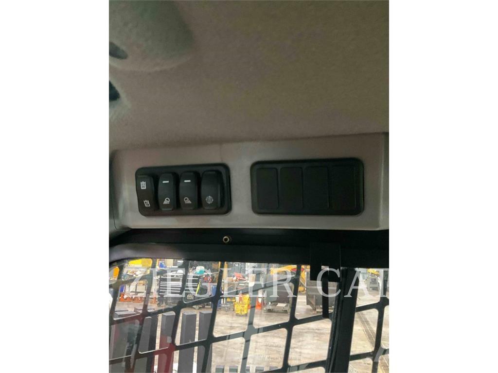 CAT 262D3 Mini Pale Gommate