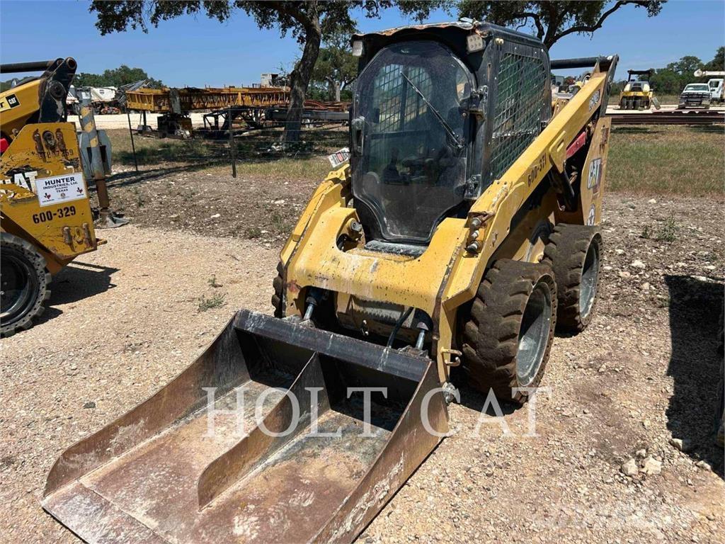 CAT 262D3 Mini Pale Gommate