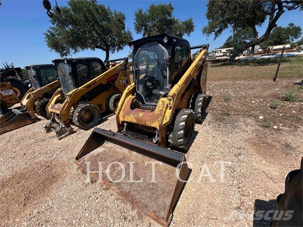 CAT 262D3 Mini Pale Gommate