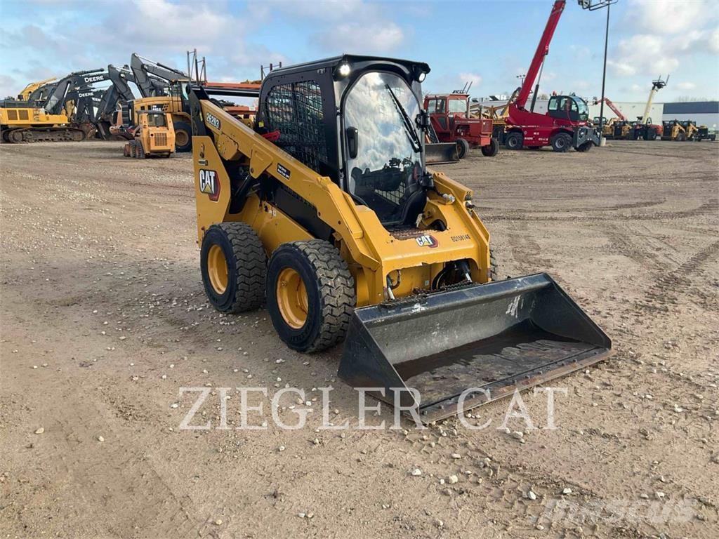 CAT 262D3 Mini Pale Gommate
