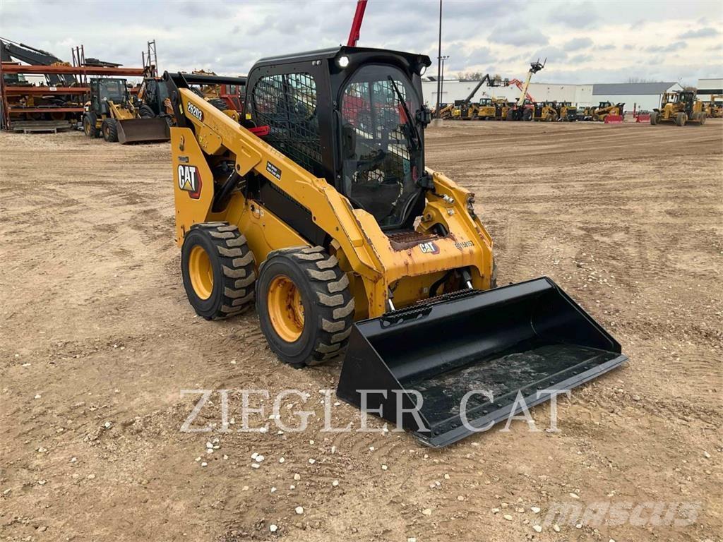 CAT 262D3 Mini Pale Gommate