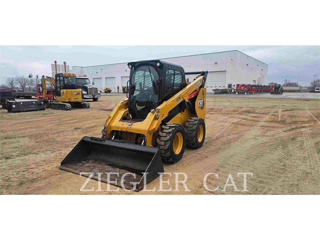 CAT 262D3 Mini Pale Gommate