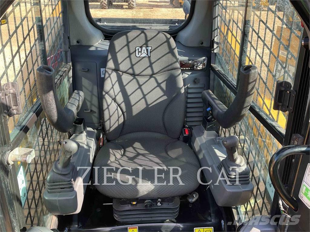 CAT 262D3 Mini Pale Gommate