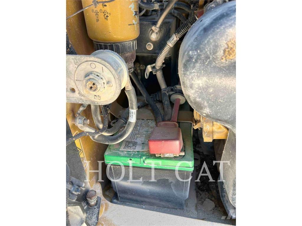 CAT 262D3 Mini Pale Gommate