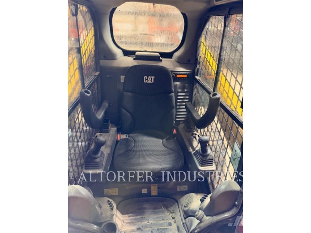 CAT 262D3 Mini Pale Gommate