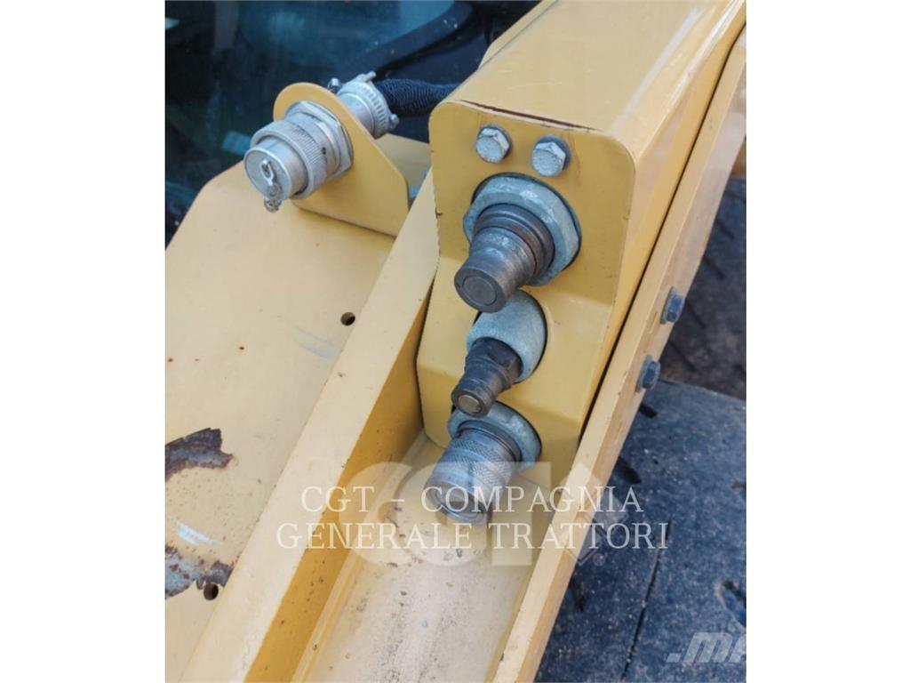 CAT 262D3 Mini Pale Gommate