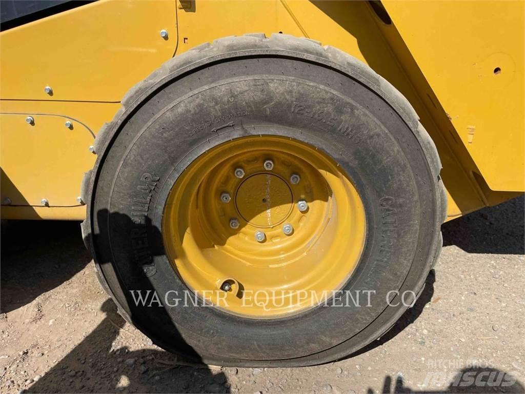 CAT 262D3 HF Mini Pale Gommate