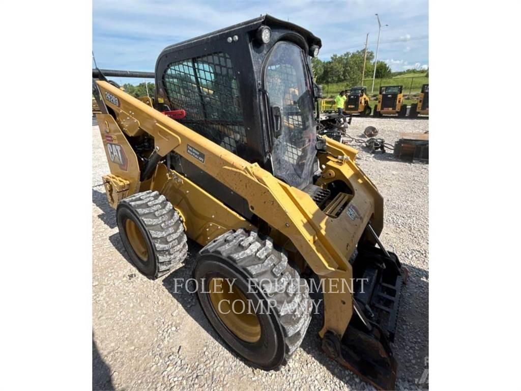 CAT 262D3XPS2C Mini Pale Gommate