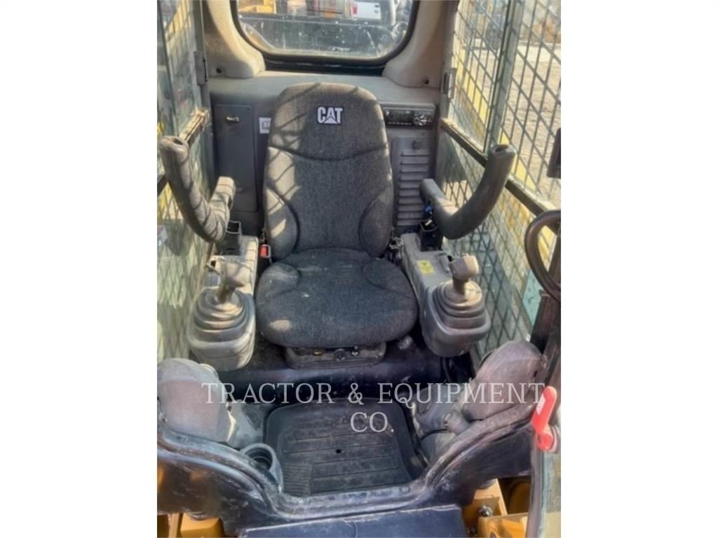 CAT 272D2 Mini Pale Gommate