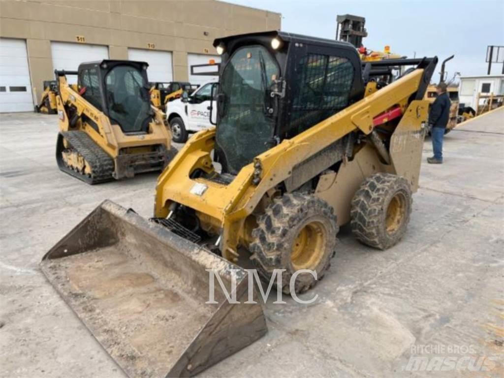 CAT 272D2 Mini Pale Gommate