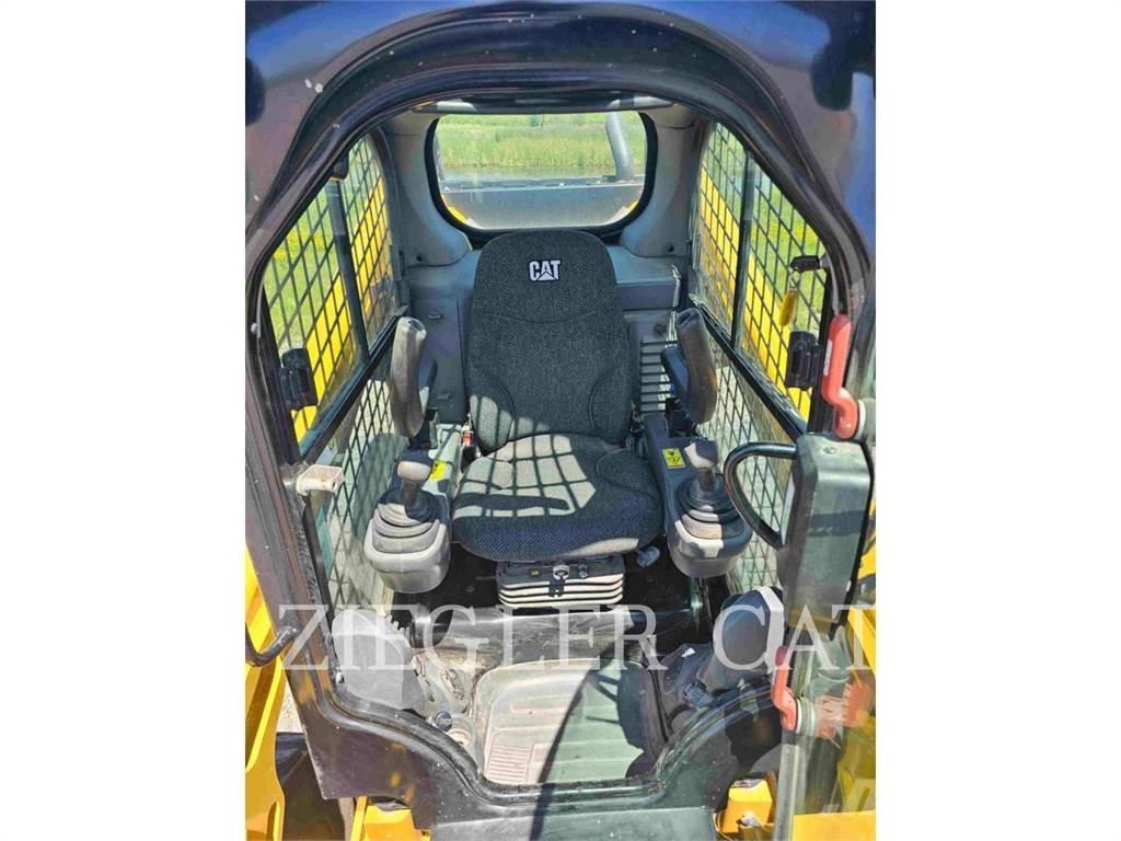 CAT 272D2 Mini Pale Gommate