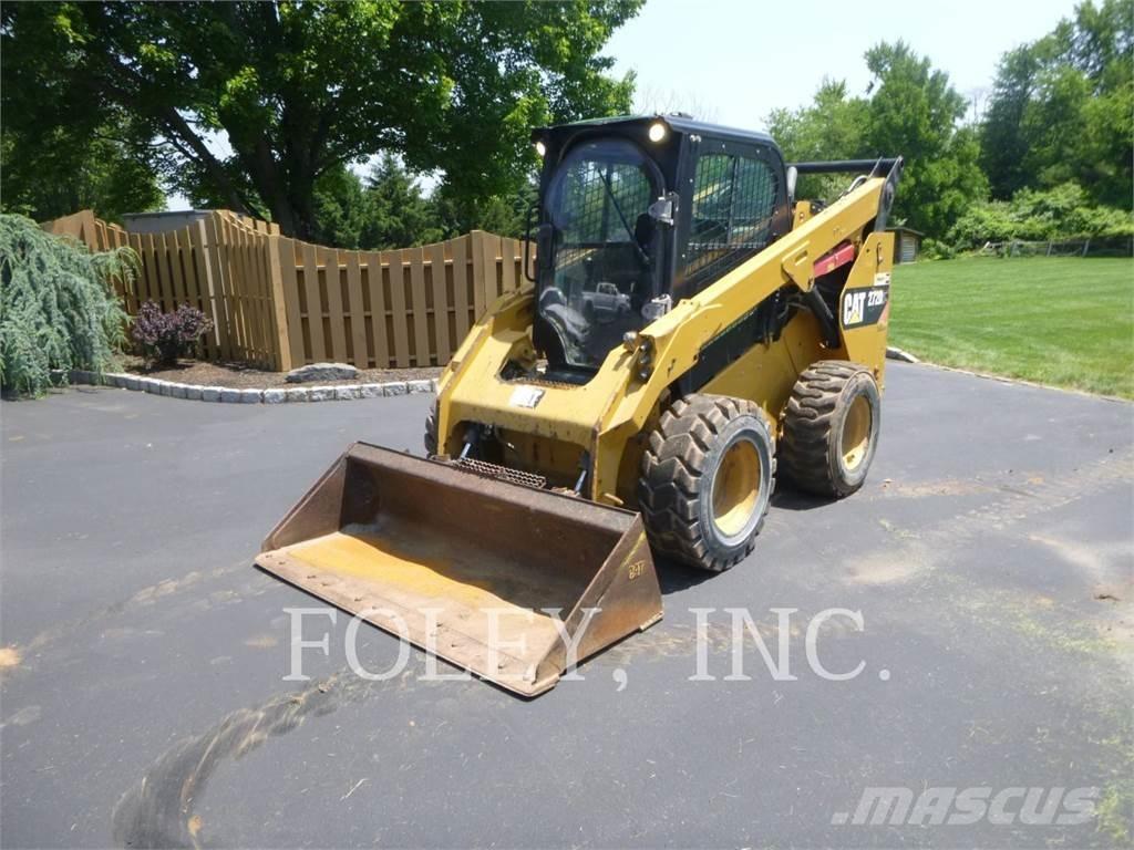 CAT 272D2 Mini Pale Gommate