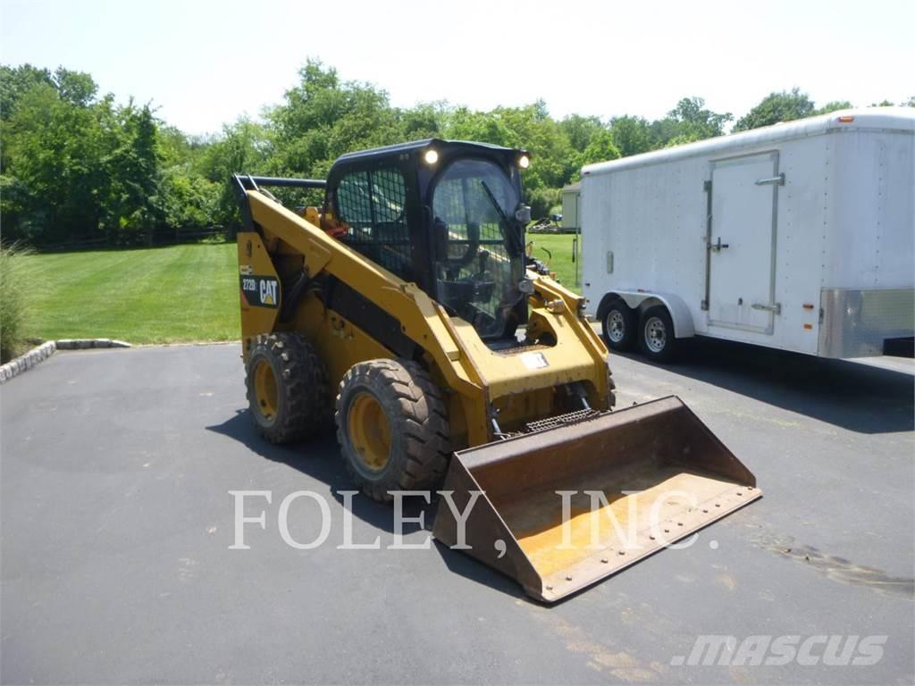 CAT 272D2 Mini Pale Gommate