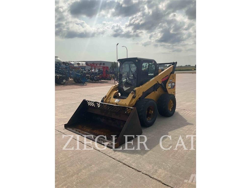 CAT 272D2 Mini Pale Gommate