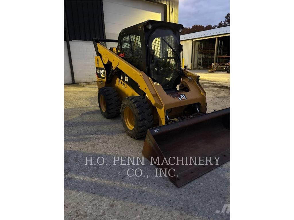 CAT 272D2 Mini Pale Gommate