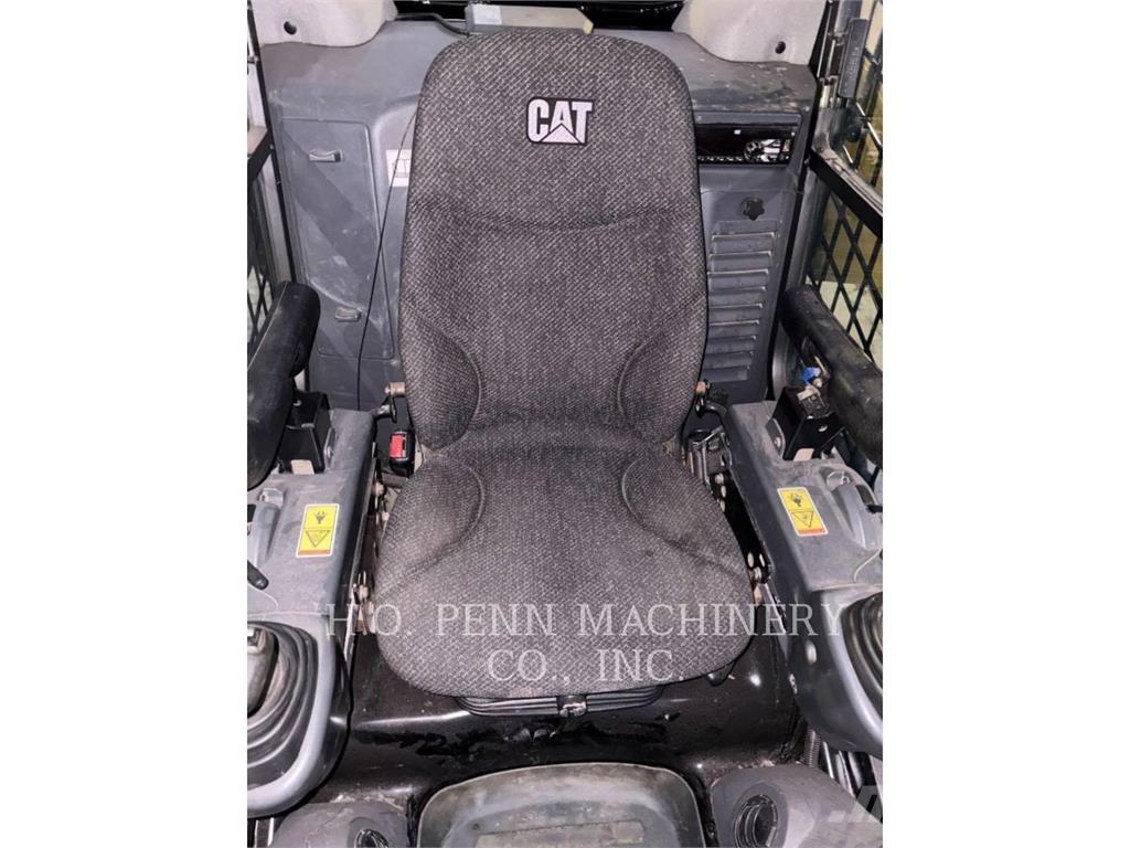 CAT 272D2 Mini Pale Gommate