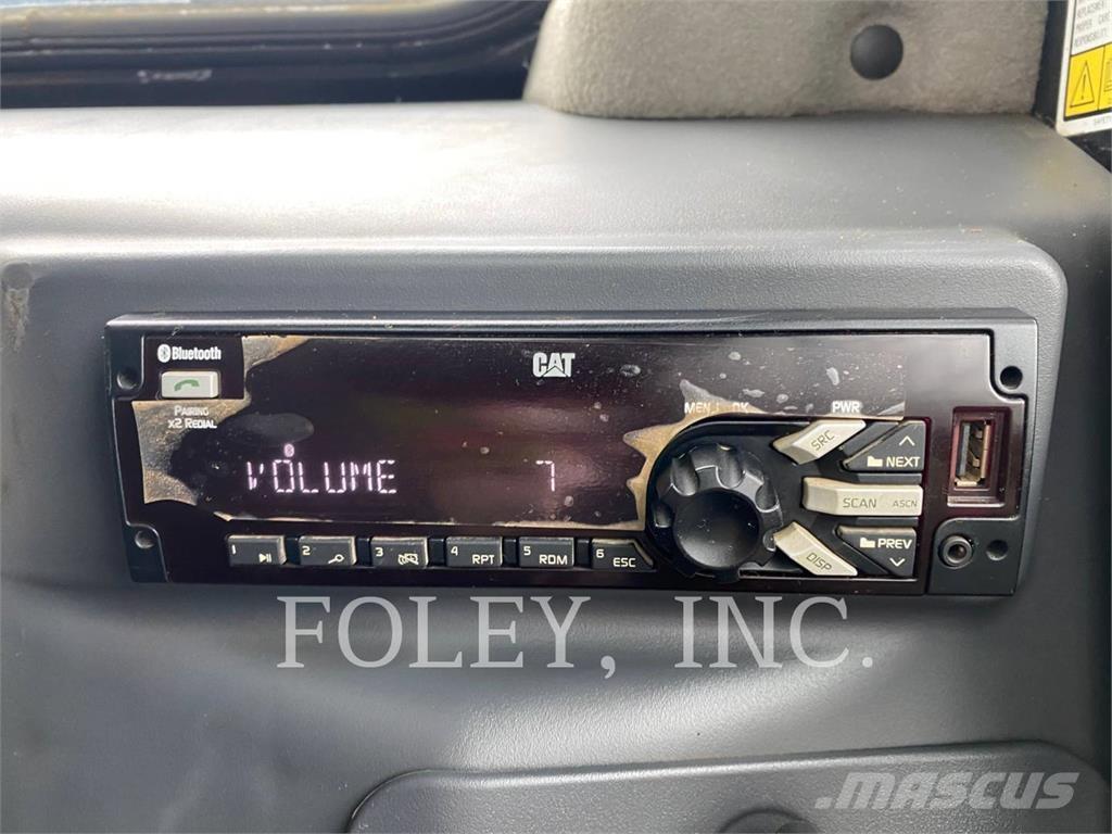 CAT 272D2 Mini Pale Gommate