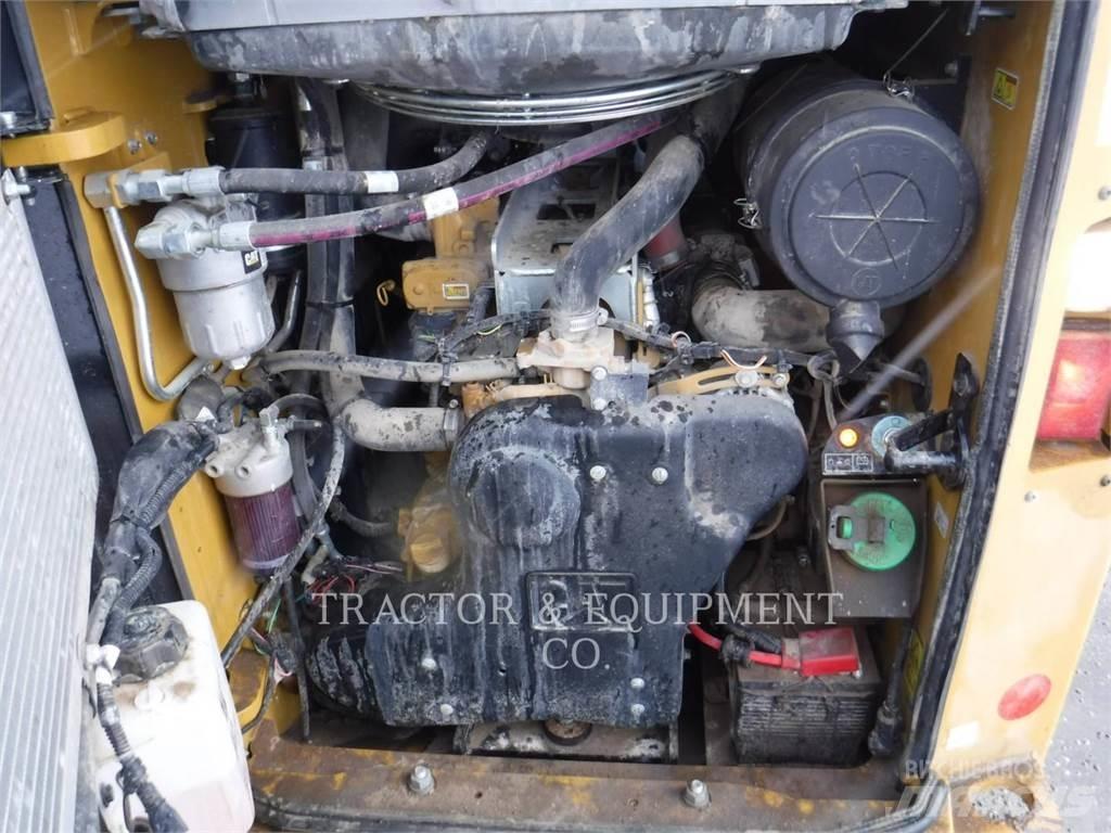 CAT 272D2 H2CB Mini Pale Gommate