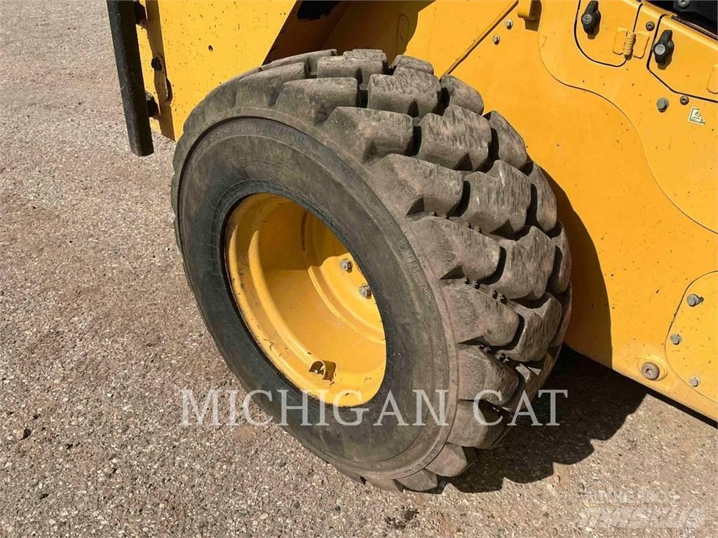 CAT 272D2XHP AQ Mini Pale Gommate