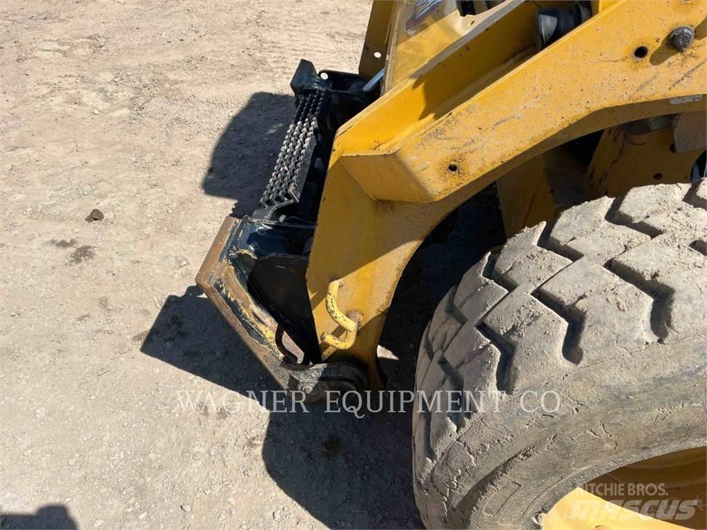 CAT 272D3 Mini Pale Gommate