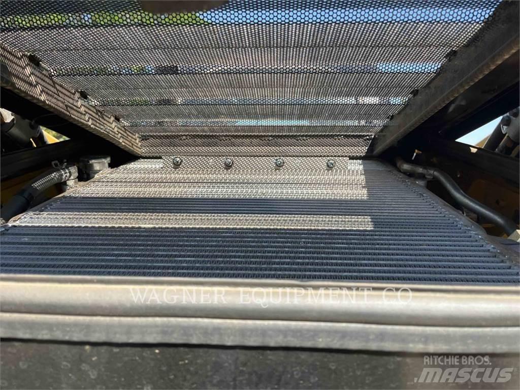 CAT 272D3 Mini Pale Gommate