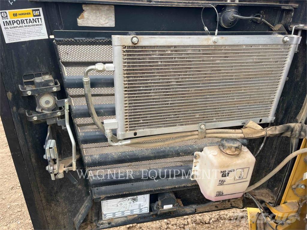 CAT 272D3 Mini Pale Gommate