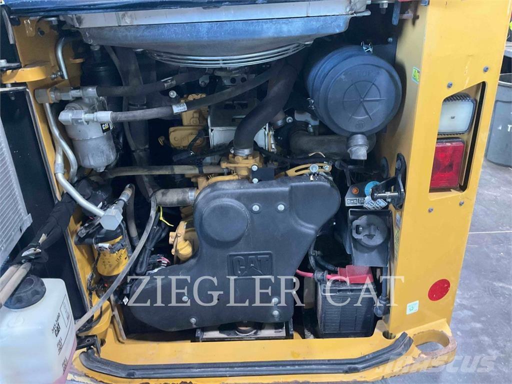 CAT 272D3 Mini Pale Gommate