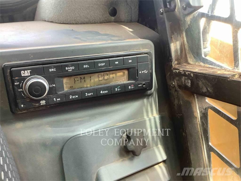 CAT 272D3XPS2C Mini Pale Gommate