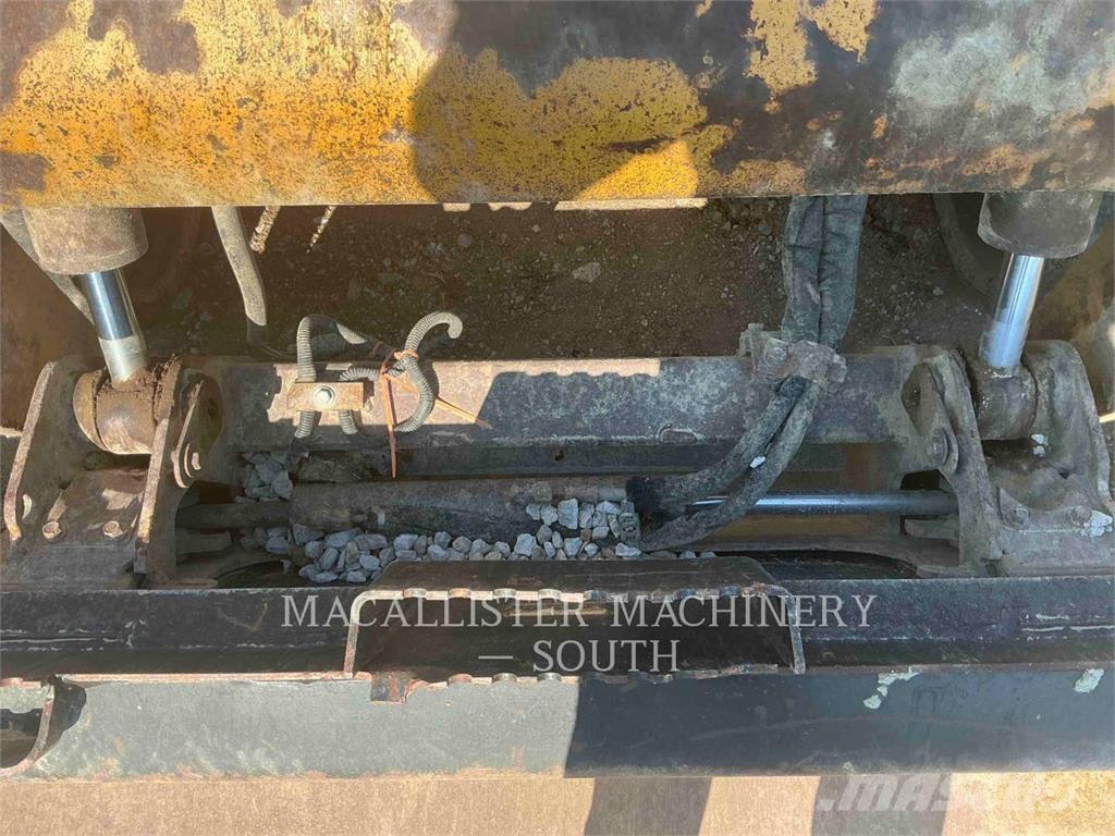 CAT 289D Pale cingolate