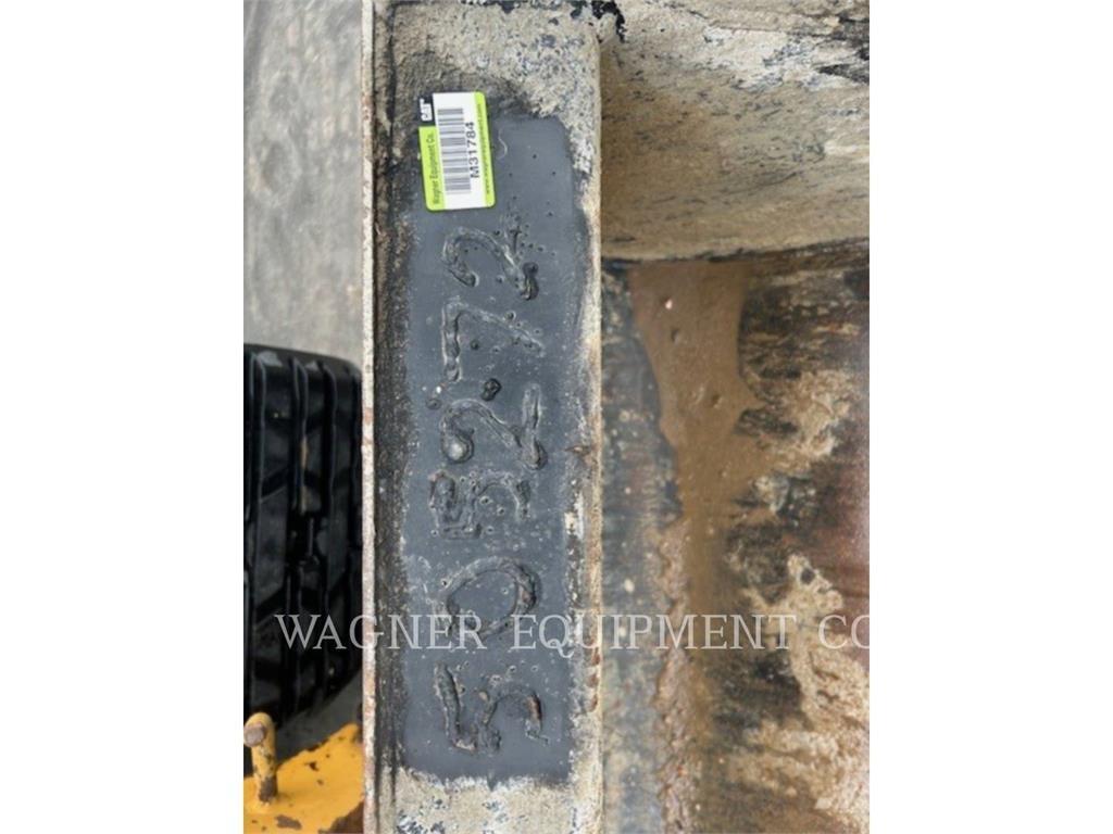 CAT 299D2 Pale cingolate