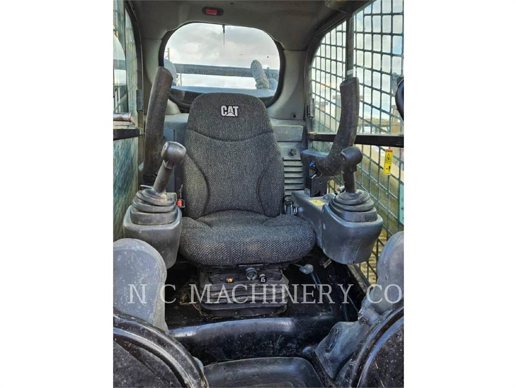 CAT 299D2 XHP Mini Pale Gommate