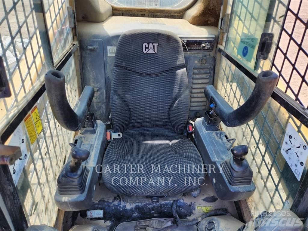 CAT 299D3 Mini Pale Gommate