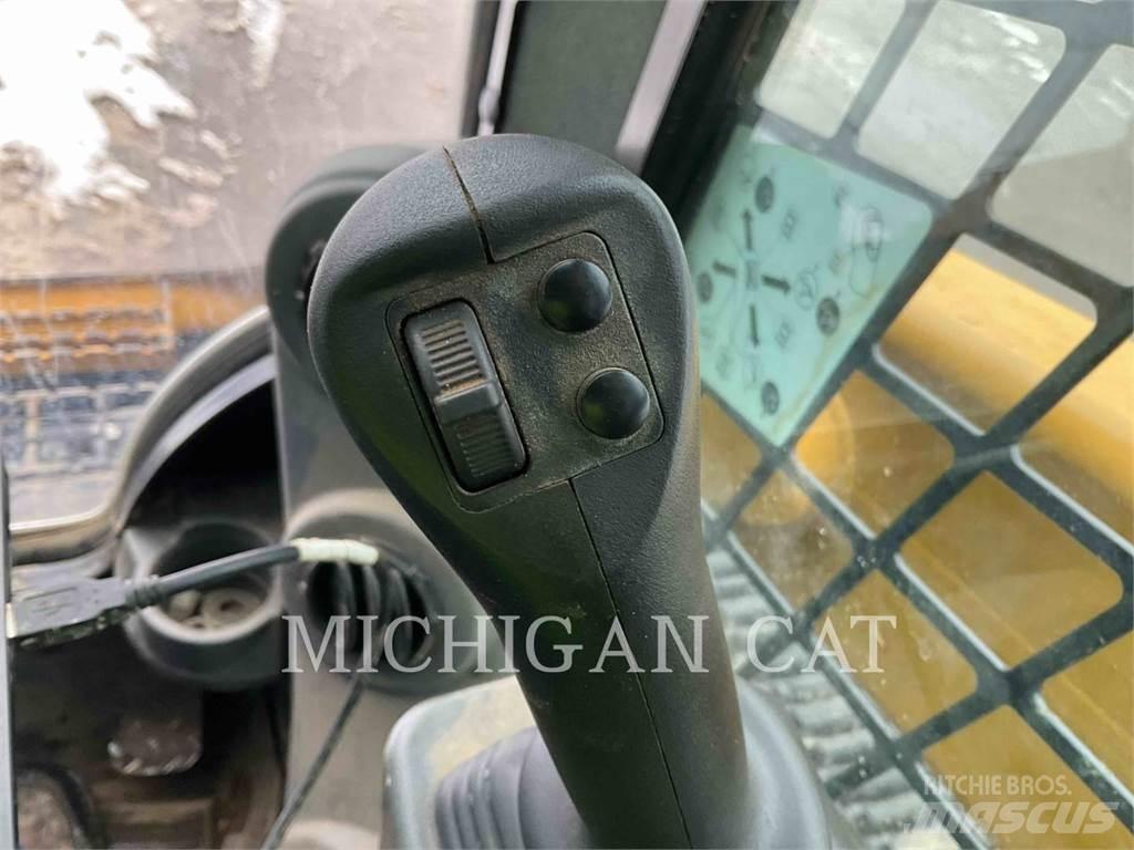 CAT 299D3XE D2AQBR Mini Pale Gommate