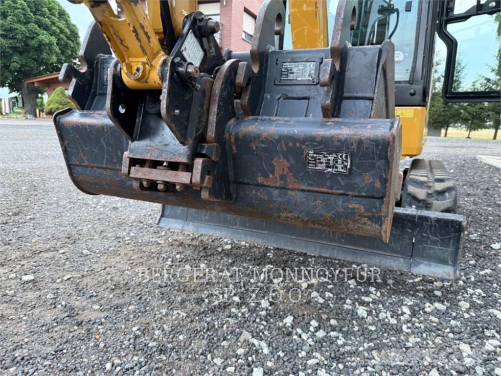 CAT 301.8 Escavatori cingolati