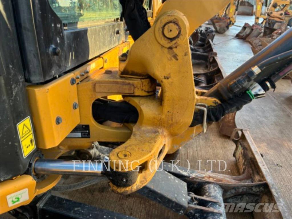 CAT 302.7 Escavatori cingolati