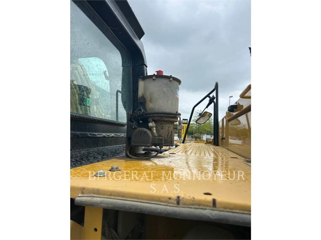 CAT 320 Escavatori cingolati