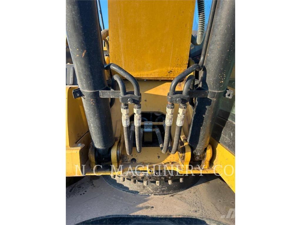 CAT 320 Escavatori cingolati