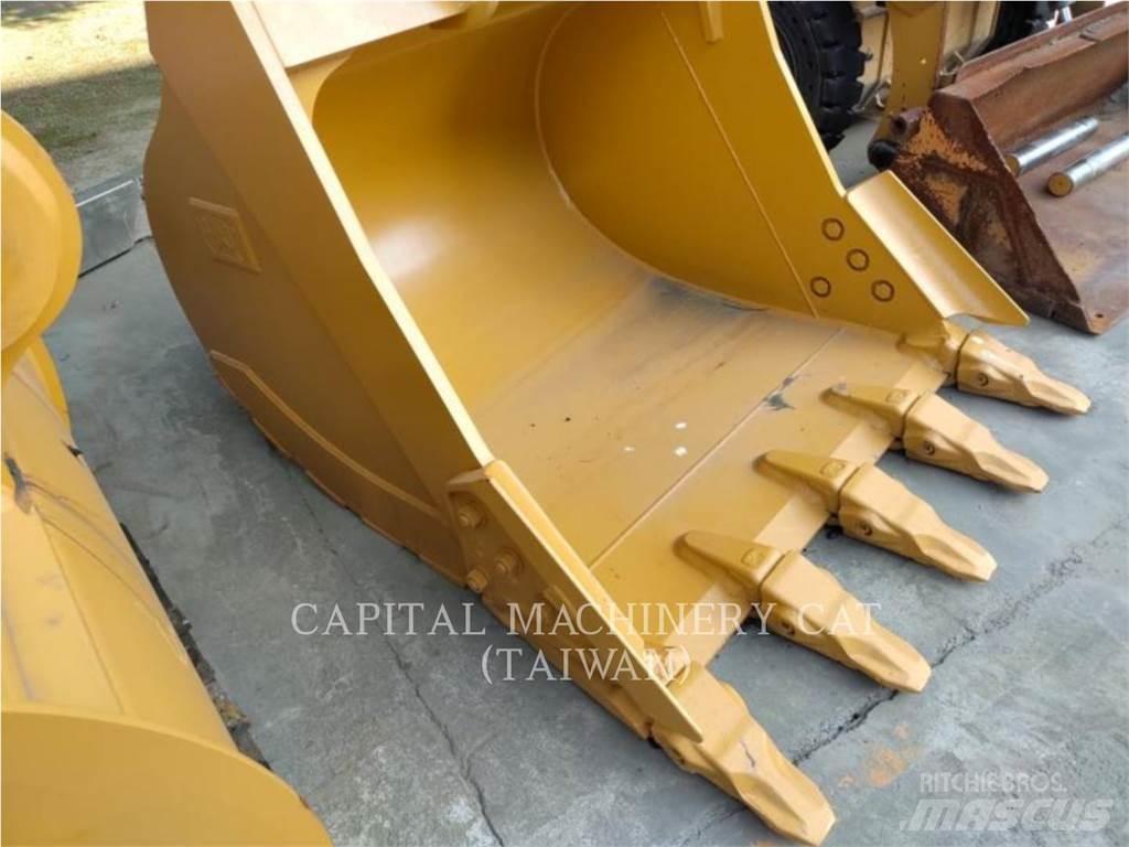 CAT 323 Benne