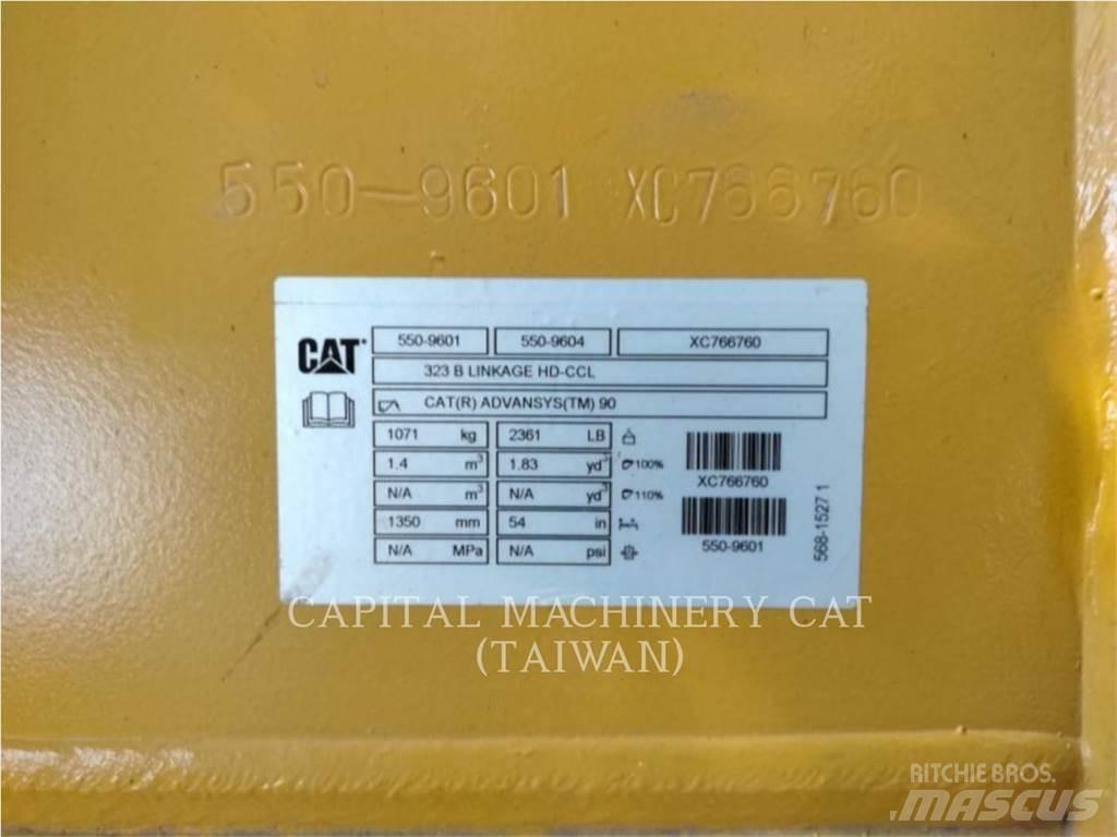 CAT 323 Benne