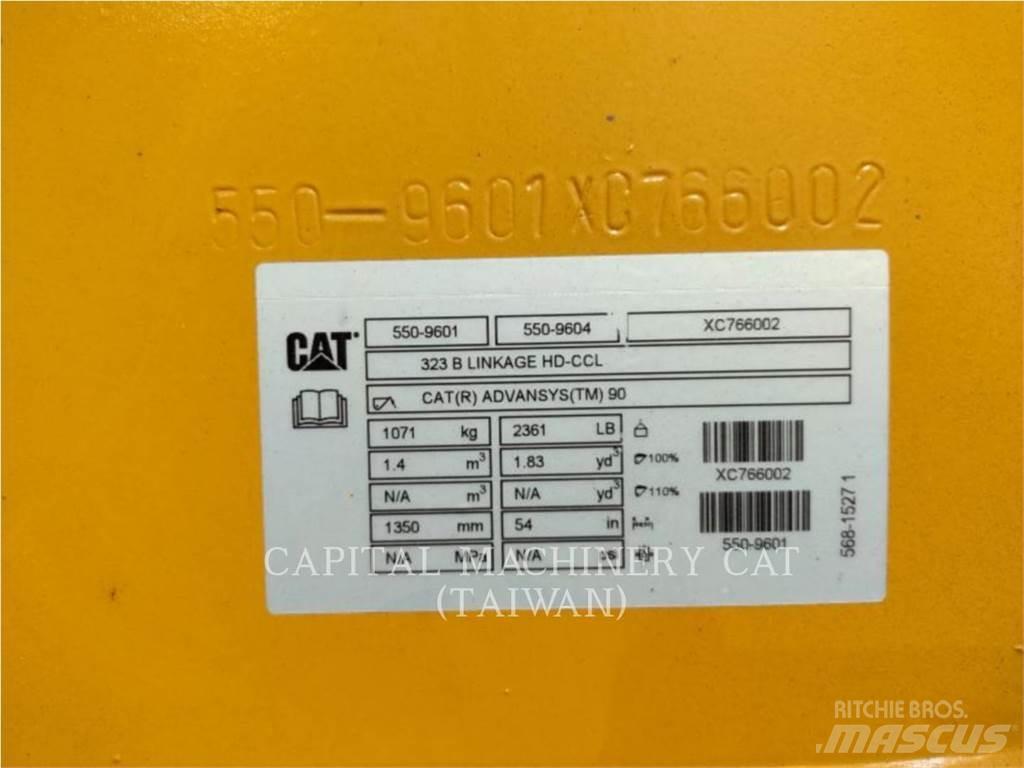 CAT 323 Benne