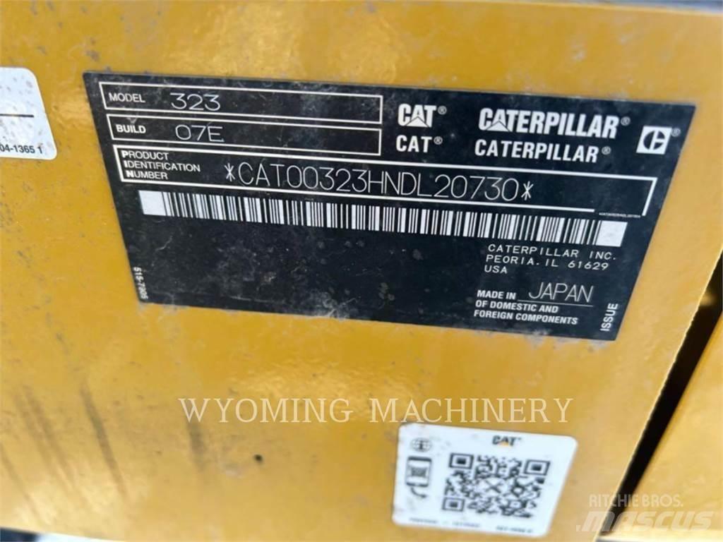 CAT 323 Escavatori cingolati