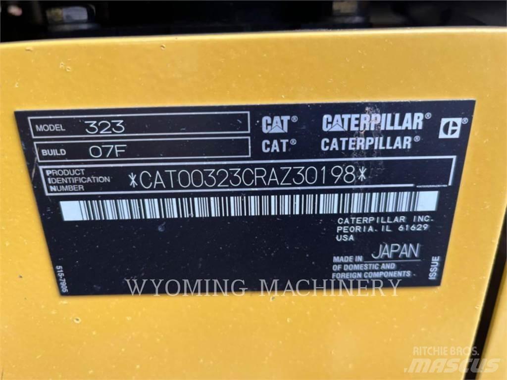 CAT 323 Escavatori cingolati