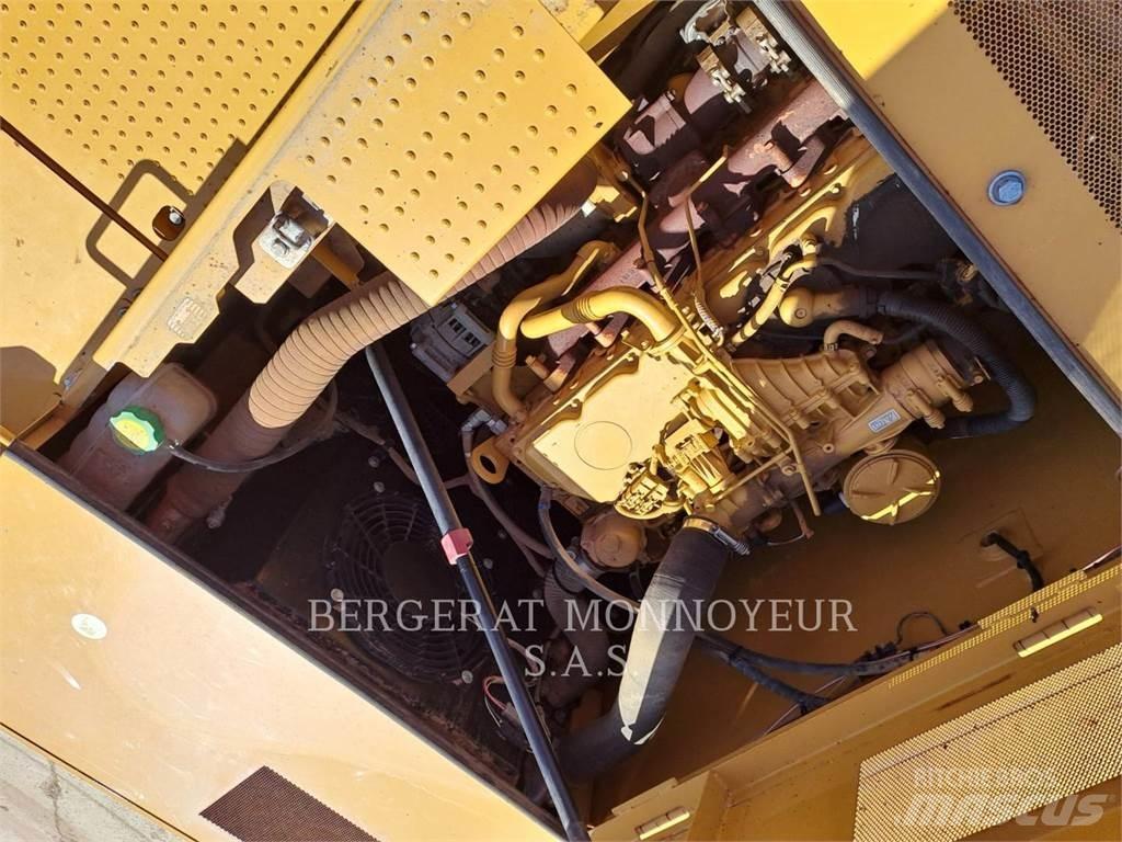 CAT 323 Escavatori cingolati