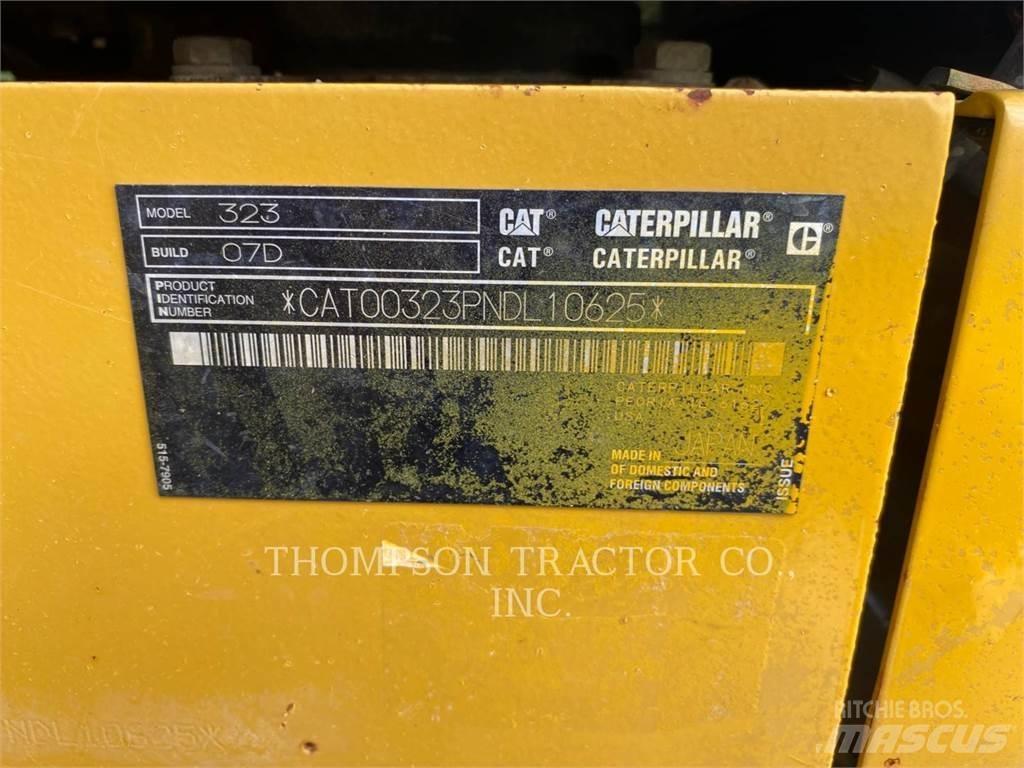 CAT 323 Escavatori cingolati