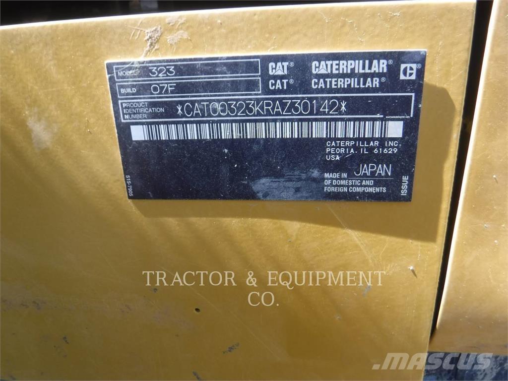 CAT 323 Escavatori cingolati